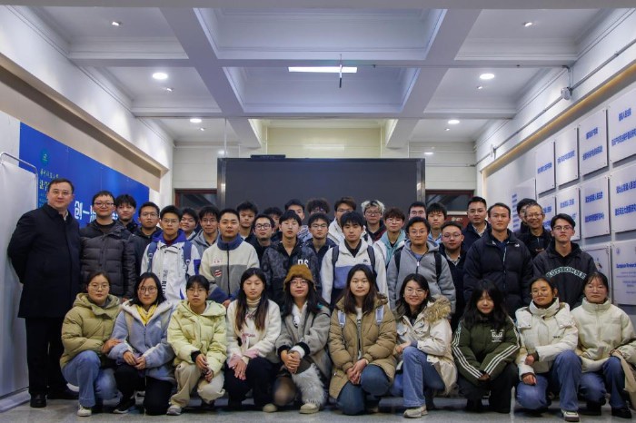 华中科技大学黄麻万松教育公益 奖助金颁发仪式举办 华中科技大学黄麻万松教育公益 奖助金颁发仪式举办