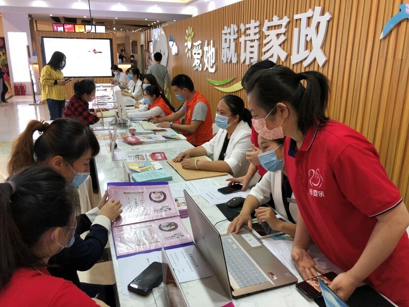 湛江市家庭服务业协会会长陈迪：从医护人员转身家政达人_fororder_陈迪把家政做出一份情怀