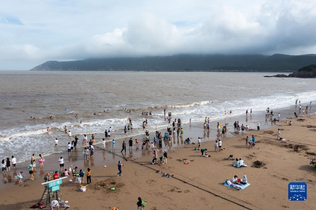 “碧海金沙”开启夏日旅游季 游客数量稳步回升