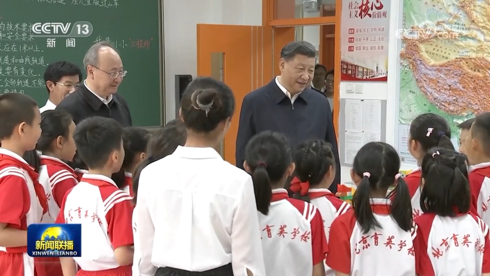 习近平在北京育英学校考察时强调 争当德智体美劳全面发展的新时代好儿童 向全国广大少年儿童祝贺“六一”国际儿童节快乐