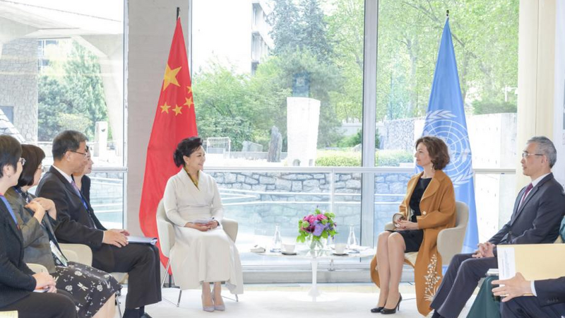 Peng Liyuan Visits UNESCO Headquarters, Meets Agency Chief