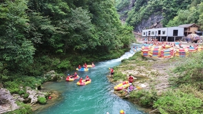 贵州镇远高过河景区迎来避暑高峰