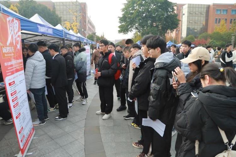 家校企携手，交大希望学院这场招聘会点燃就业新引擎！
