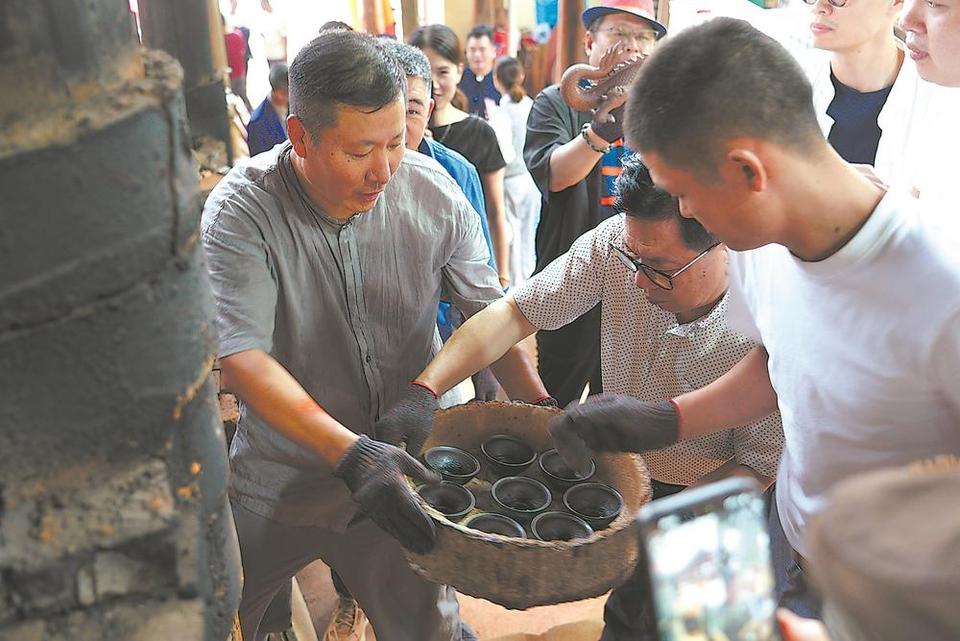 建盏：一瓷越千年 茶韵跨山海