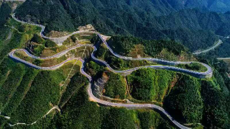 江西上饶：“四好农村路”串起乡村振兴美丽新“途”景