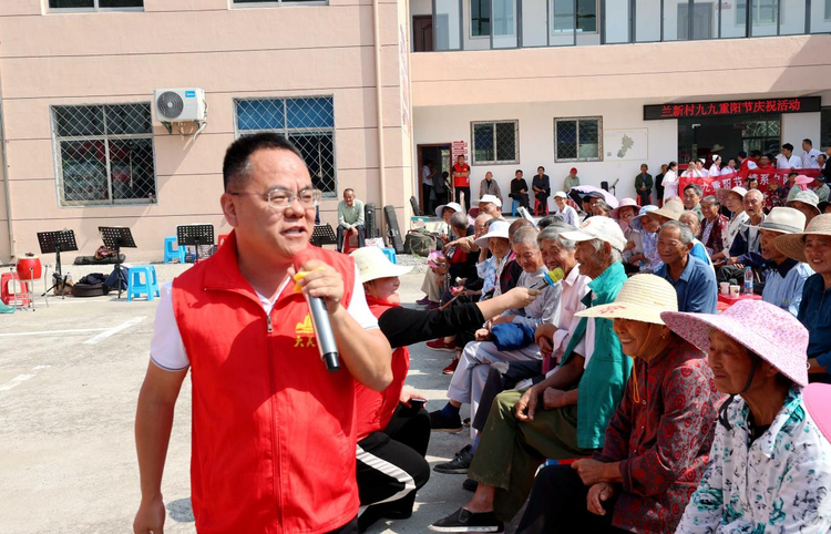 江西湖口：一顿饭的陪伴 这里的老人重阳节幸福感拉满