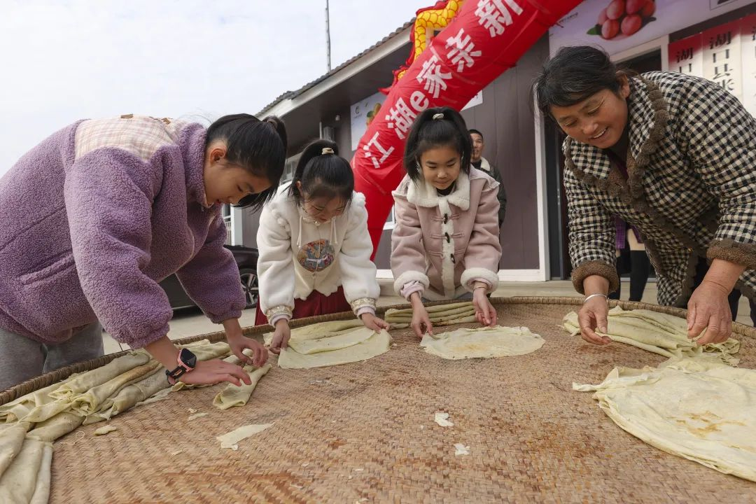 江西湖口：舌尖上的非遗！网络名人带你共品豆粑宴