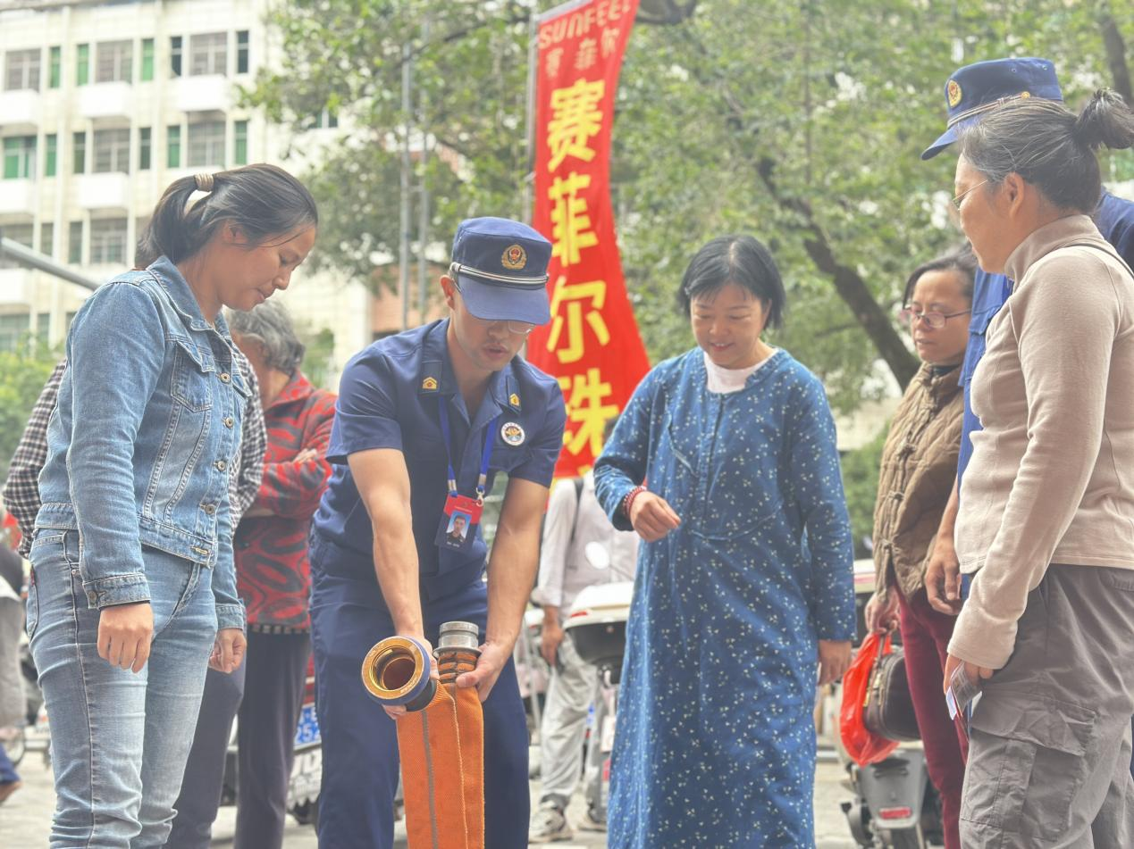 赣州石城：岁岁牢记敬老情 消防宣传筑平安