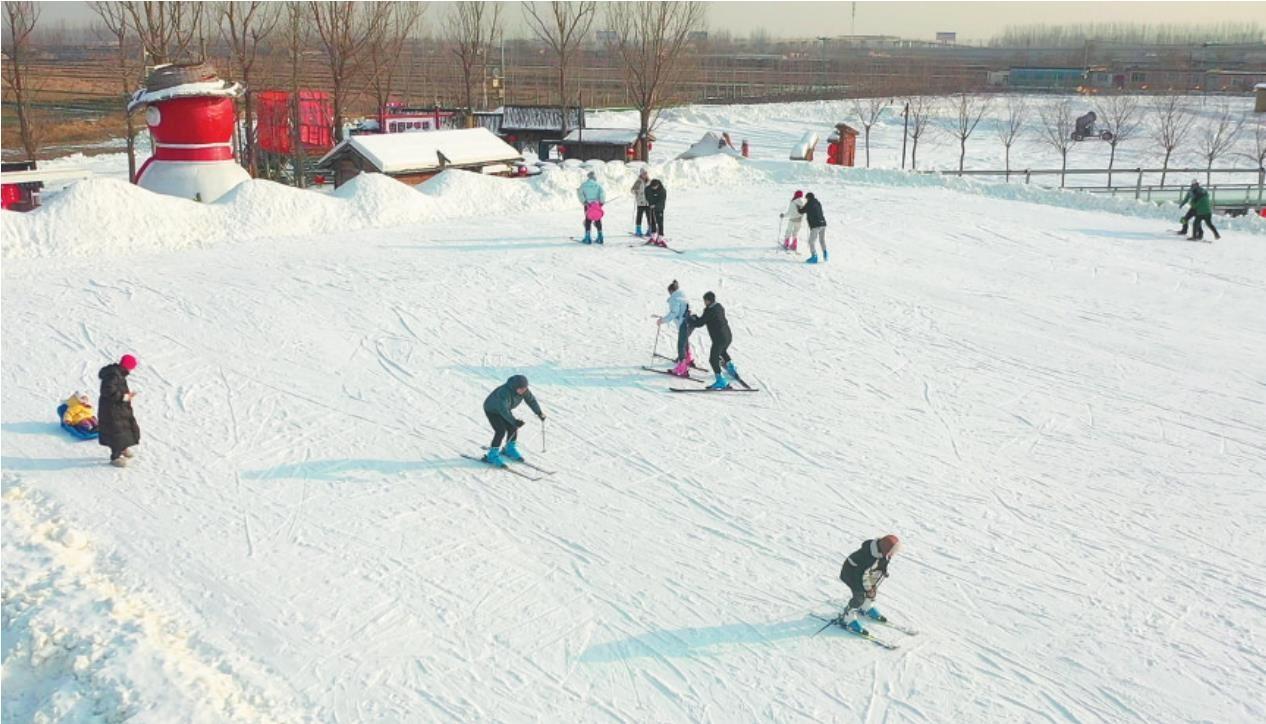 盘锦：古镇里感受冰雪乐趣