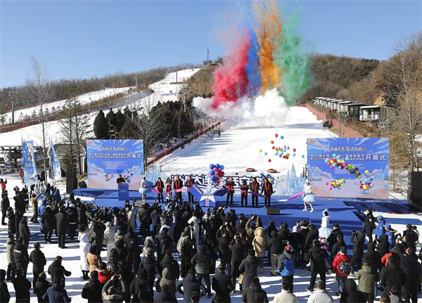 第15届大连（安波）温泉滑雪节暨2025大连体育产业普兰店冰雪嘉年华活动启幕