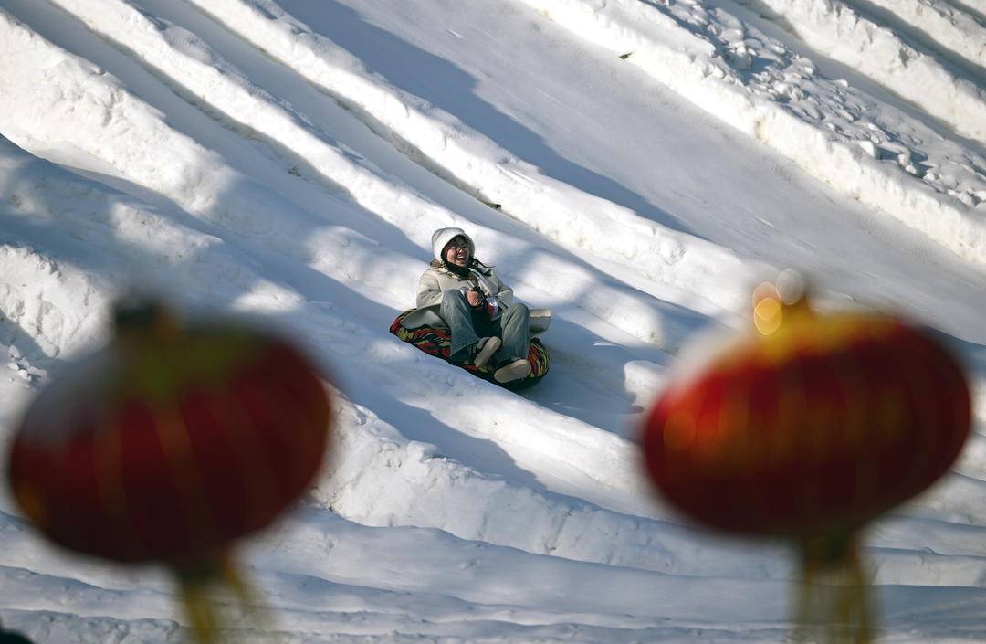 沈阳：冰雪嘉年华 花样玩法嗨翻天