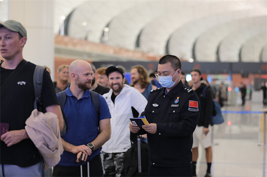 今年沈阳空港口岸出入境人次已突破百万