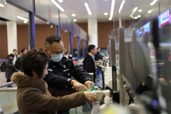 今年沈阳空港口岸出入境人次已突破百万