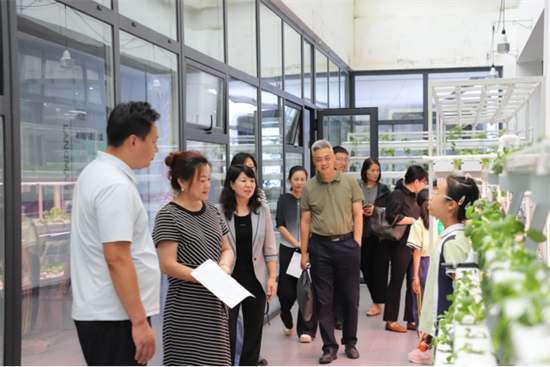 入选中小学人工智能教育基地 沈阳市大东区尚品东越学校迎接调研指导