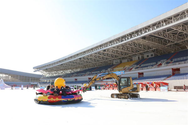 沈阳金玫瑰冰雪演艺大世界暨沈河区第一届中小学趣味冰雪运动会启动