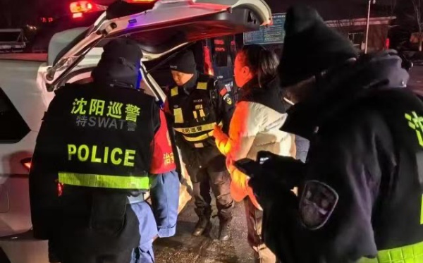 “冬日雪暖阳、警徽伴灯光” ——沈阳市公安局沈河分局春节巡防之路_fororder_WechatIMG304