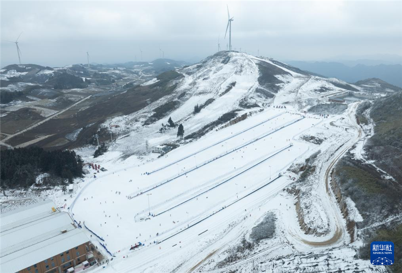 湖北利川：“冰雪赛道”助力乡村旅游“加速跑”