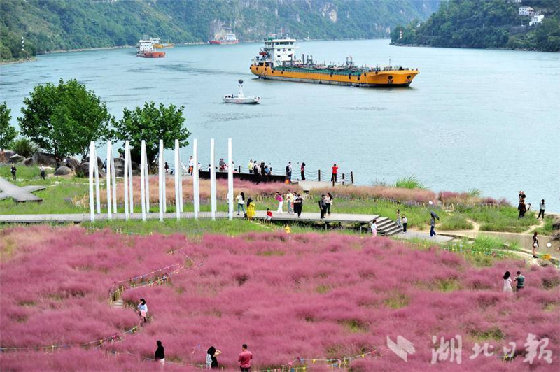 宜昌：峡江风景美 江畔休闲游