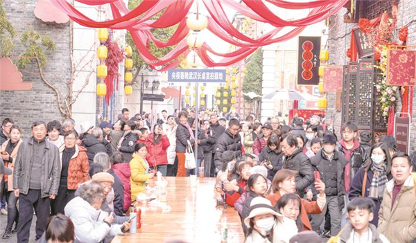 春晚同款长桌宴成爆款 江城餐饮迎来开门红