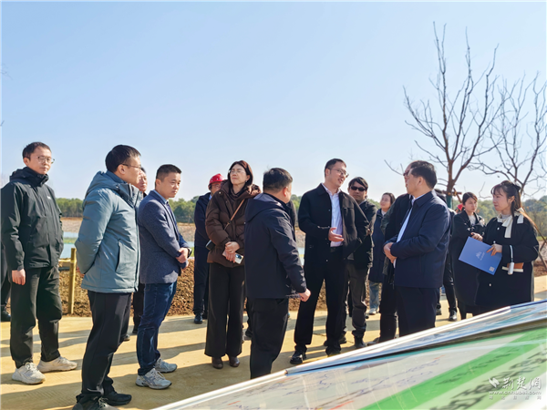 武汉：调研流域综合治理“江夏智慧” 共赏河湖碧水清波