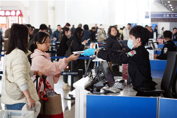 湖北航空客货“双枢纽”迎来开门红