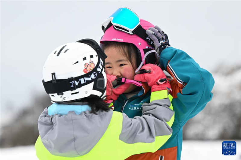 湖北利川：“冰雪赛道”助力乡村旅游“加速跑”