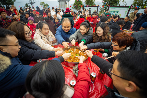 湖北秭归：共叙乡情庆丰年