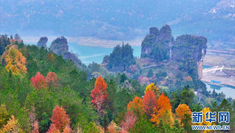 湖北恩施：红花峰林 冬景如画