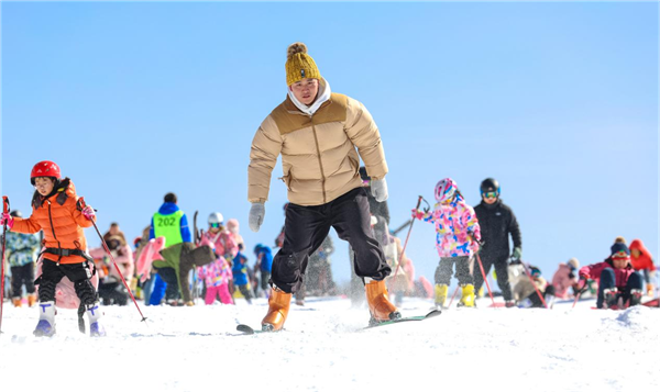 气温降了旅游热了 湖北雪场集中“开板”