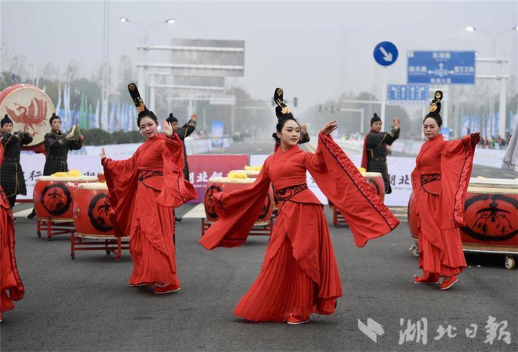 跑一场马拉松 爱上一座城 宜城汉江半程马拉松圆满收官