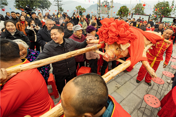 湖北秭归：共叙乡情庆丰年