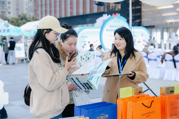 宜昌第二届大众冰雪季开幕 四条精品线路开启“冰火之旅”