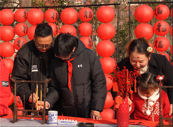 湖北武汉：传统文化绽新花 庙趣之约迎新年