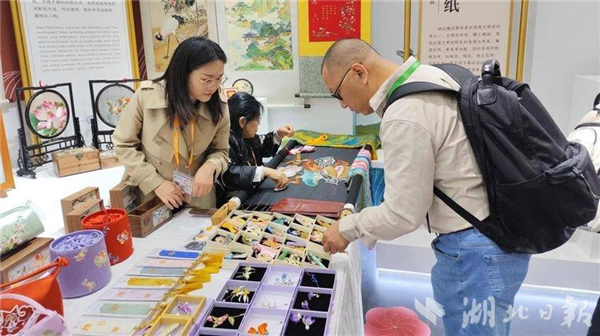 密集现身各大展会 荆楚非遗展现湖北印象