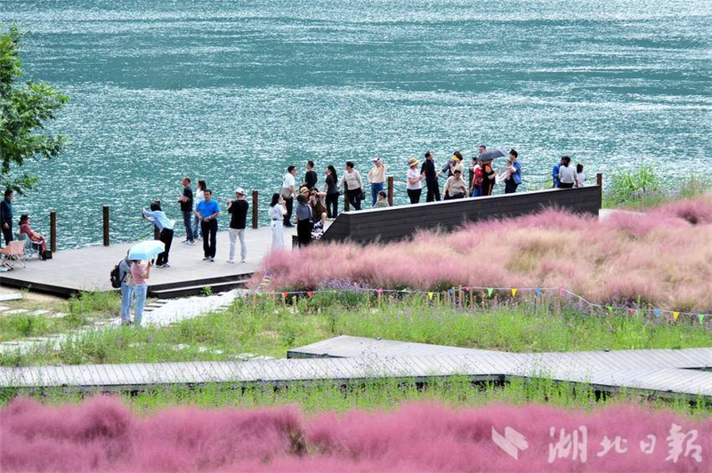 宜昌：峡江风景美 江畔休闲游