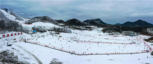 气温降了旅游热了 湖北雪场集中“开板”