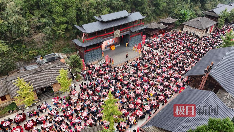 3000游客共赴土家“长街宴” 第七届车溪民俗文化节启幕