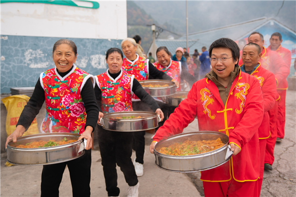 湖北秭归：共叙乡情庆丰年