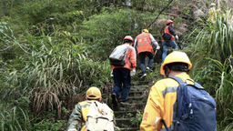 渝怀铁路“搜山人” 当好列车运行“守护神”