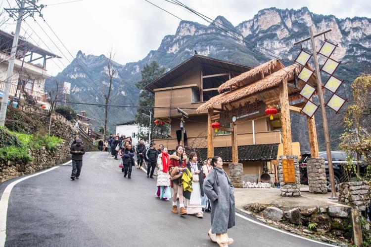 重庆：“天坑村”年味浓