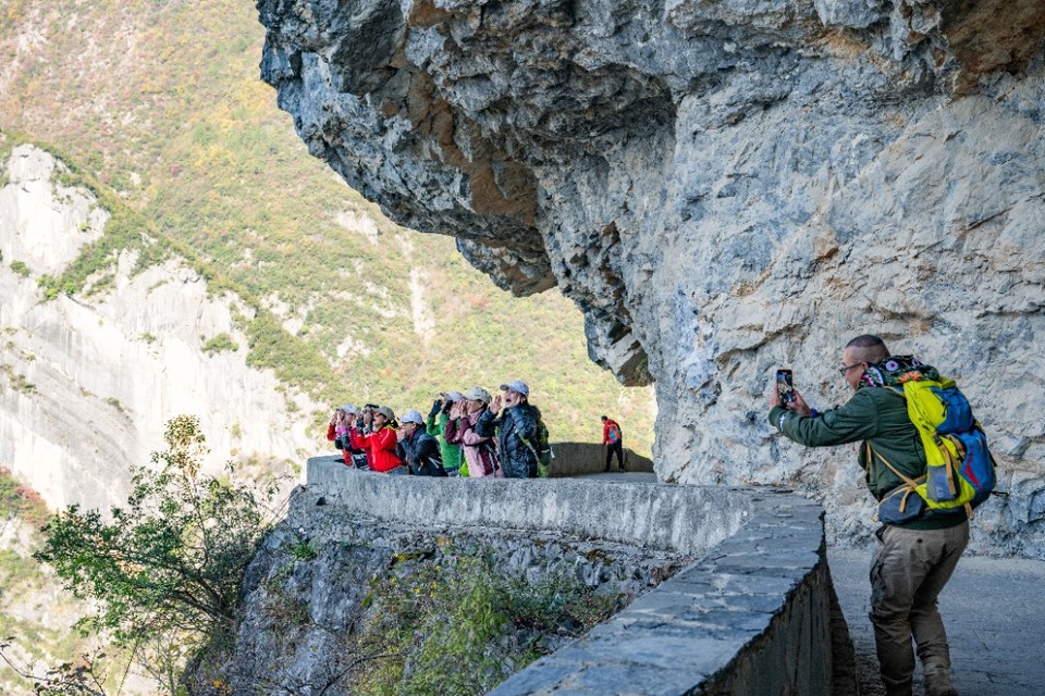 重庆巫溪：兰英大峡谷初冬美景引客来