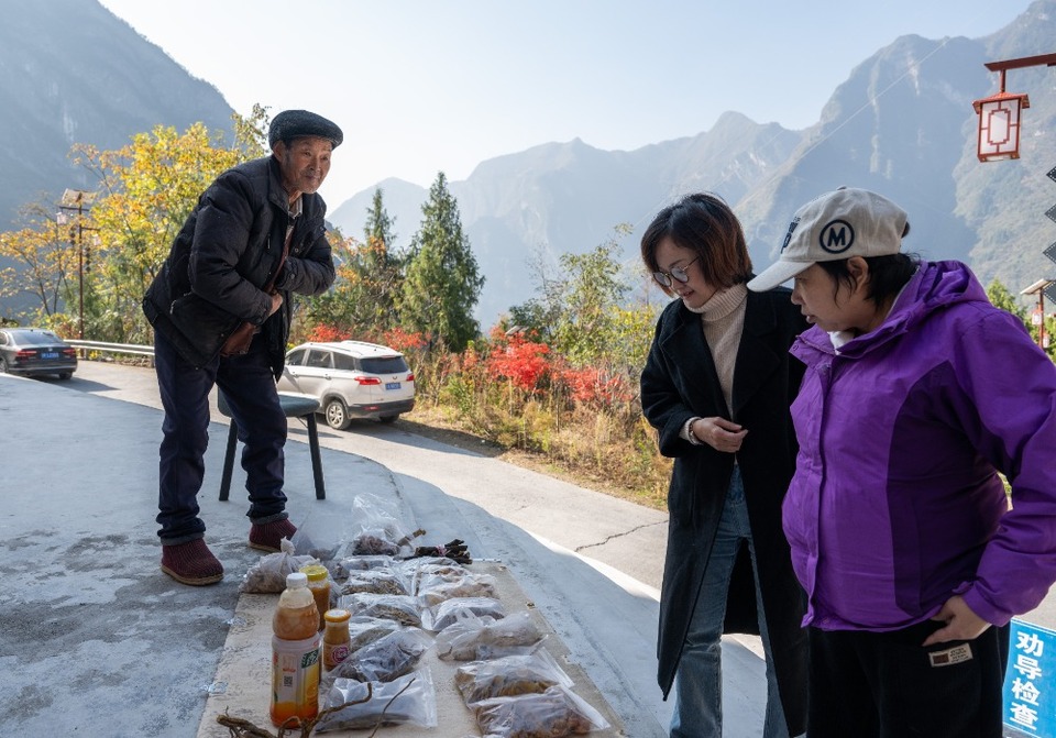 重庆巫溪：兰英大峡谷初冬美景引客来