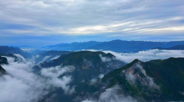 重庆巫山：初冬巫峡云海奇幻 山峦秀美与云共舞