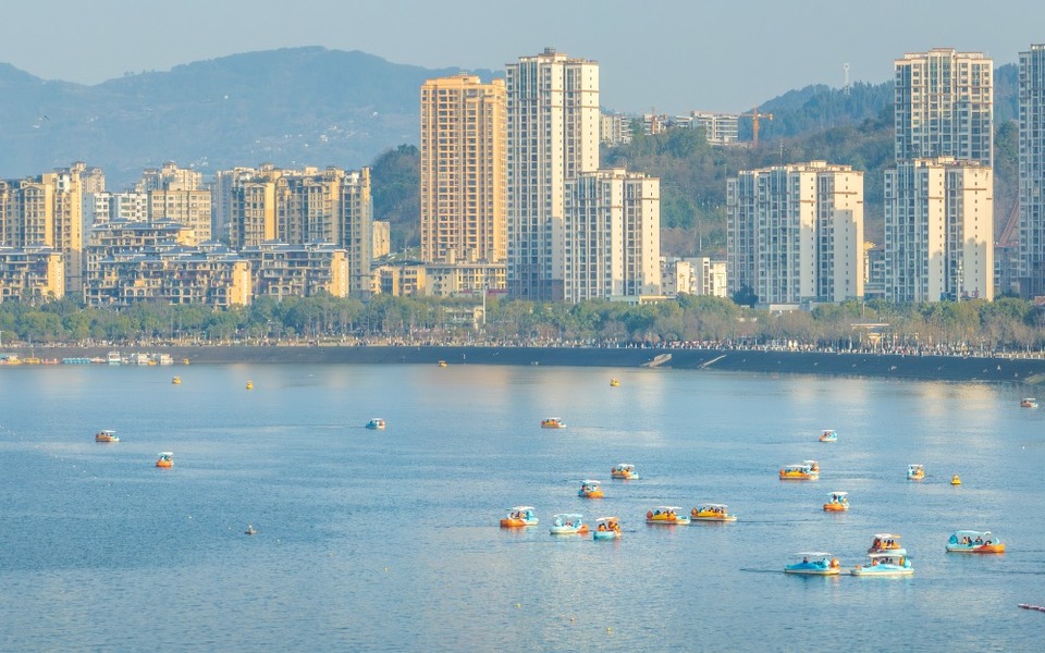 重庆开州：湖光山色美 人在画中游