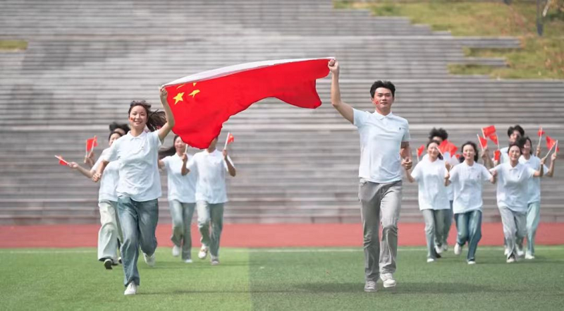 重庆幼儿师范高等专科学校师生以歌声献礼国庆