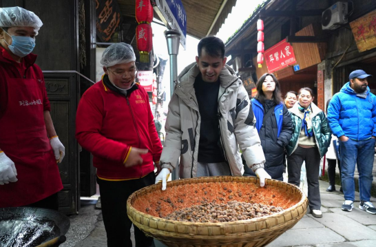 重庆市巴南区2024年第四季度“老外@Chongqing”走进丰盛古镇