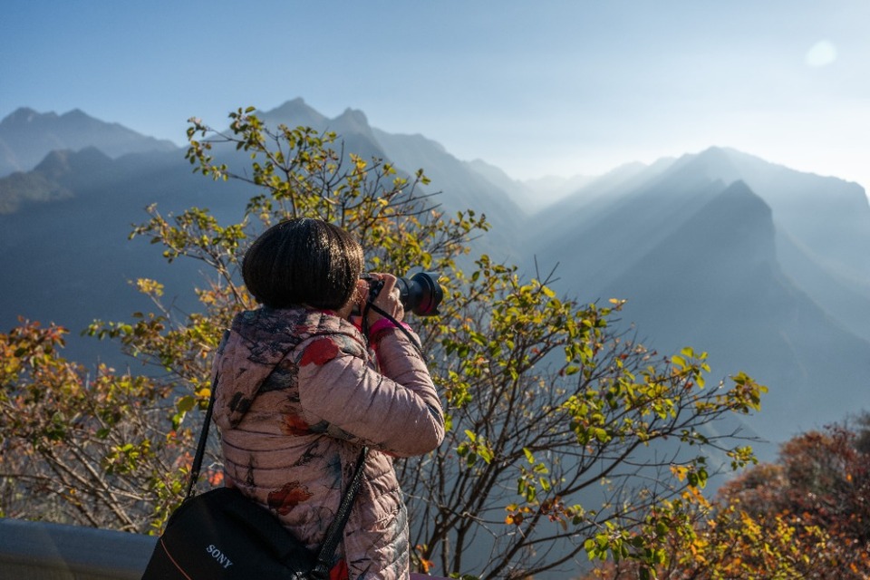 重庆巫溪：兰英大峡谷初冬美景引客来