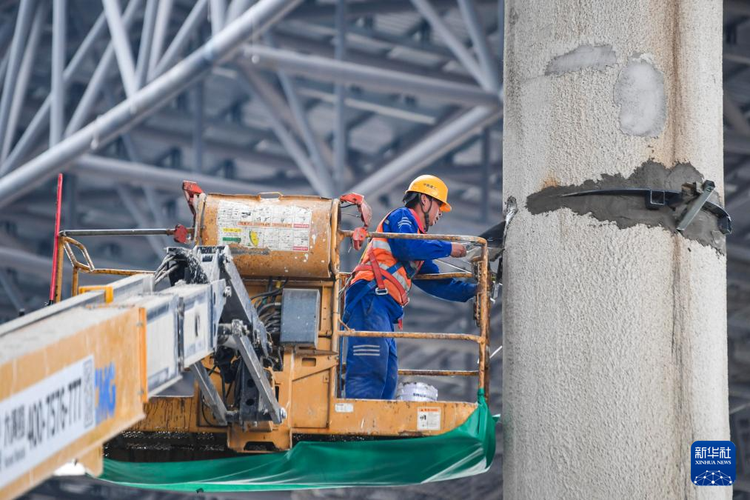 重庆东站：西部地区最大高铁枢纽站建设正酣