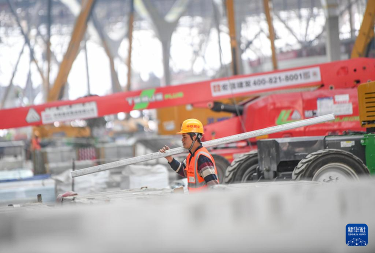 重庆东站：西部地区最大高铁枢纽站建设正酣