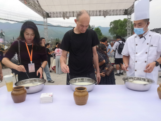 重庆垫江：石磨豆花美食文化节开幕 多项经济活动助力高质量发展